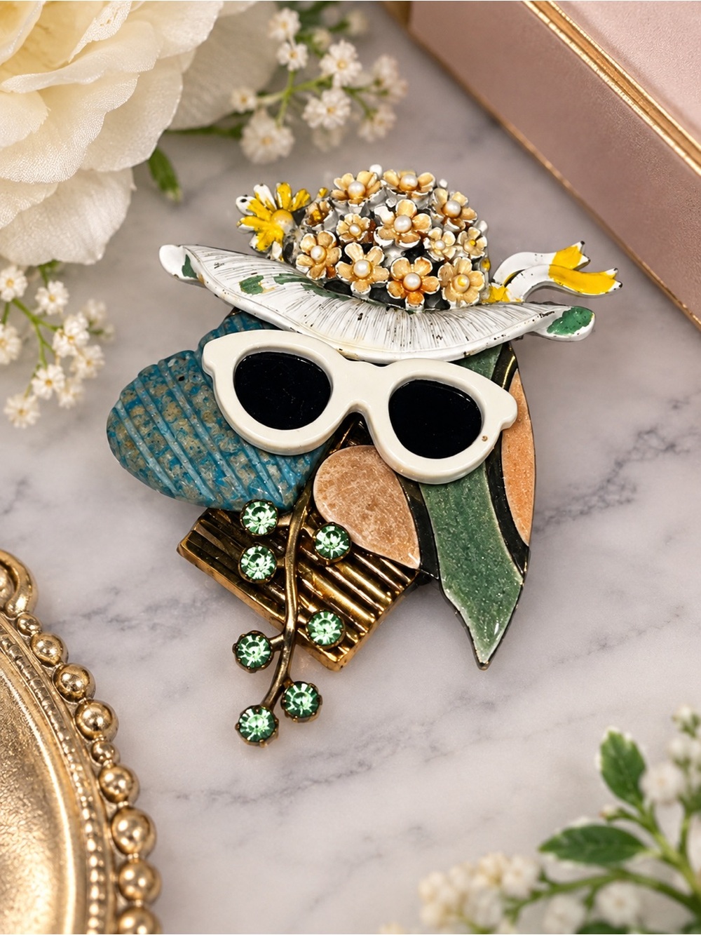 Vintage Style Abstract Lady Face Brooch Sunglasses Sun Hat Rhinestone Pin